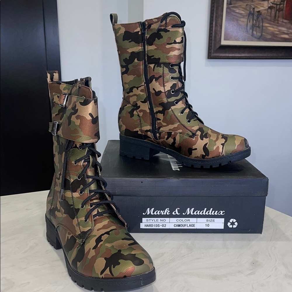New!! ✨ Women’s Camouflage Combat Rain Boots- Size 6.5 Last Pair!